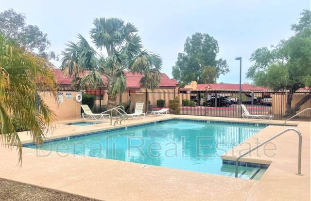 907 S Lola Ln