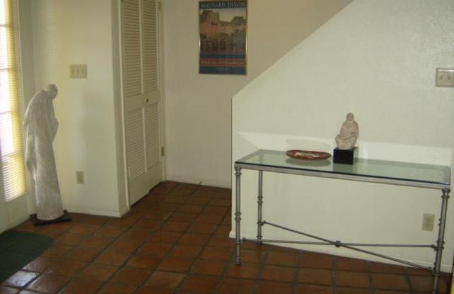 Resort Living at Scottsdale Road and Lincoln next to the Borgata!!  Minutes to Kierland and Old Town!!!  Furnished ready to move in!!!  Los Alamos, Highly Sought after!!!  Rent April 1st!!!