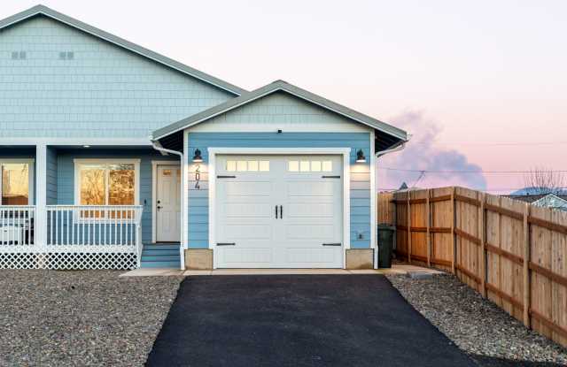 Photo of Brand new 3 bedroom 2 bath Sutherlin duplex