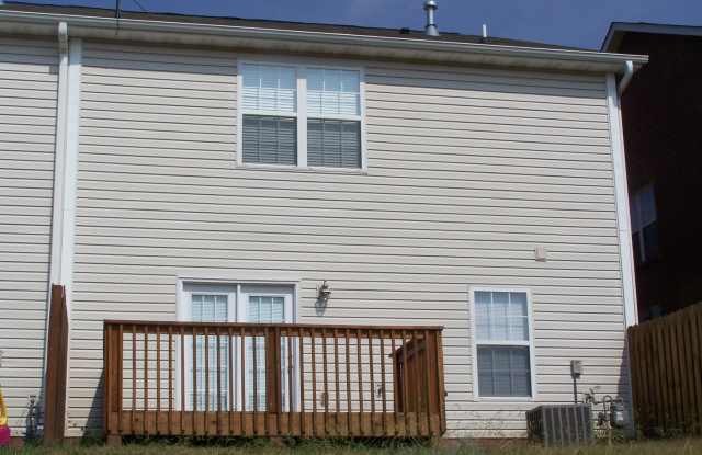 Stunning 3-Bed, 2-Bath Townhouse in West Knoxville