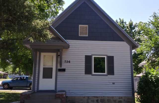 726 6th Ave S