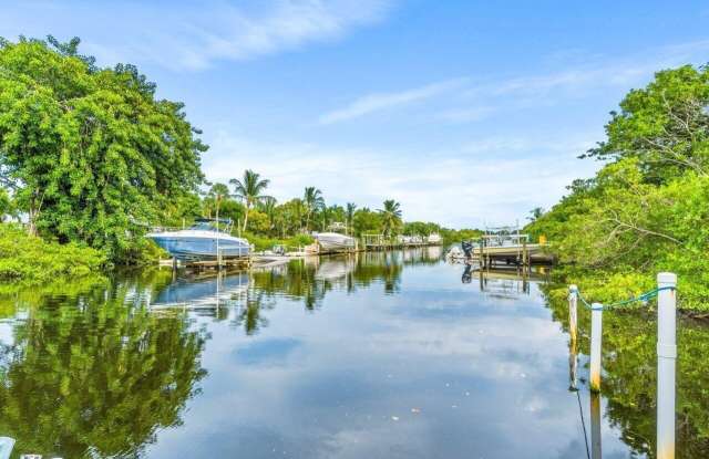 751 Hummingbird Way unit: 5