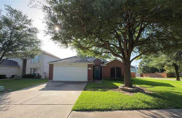 Beautiful 3 bed 2 bath house on corner lot