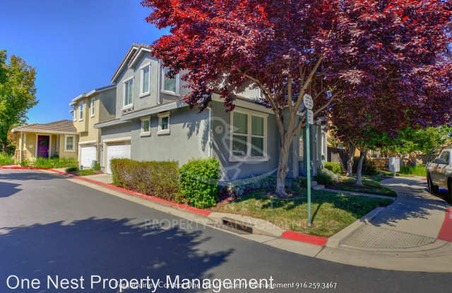 862 Courtyards Loop