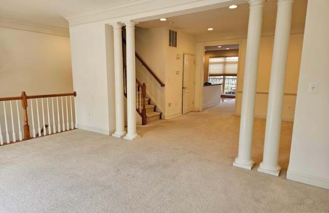 25860 COMMONS Square