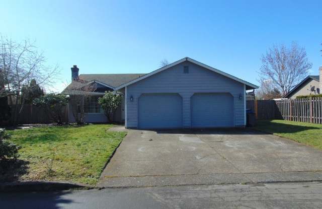 Enjoy Easy Living in Cascade Park with a Private Fenced Backyard