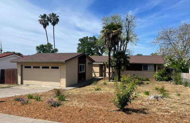 SINGLE STORY ROCKLIN HOME WITH LARGE BACKYARD! - 5486 Portola Circle, Rocklin, CA 95677