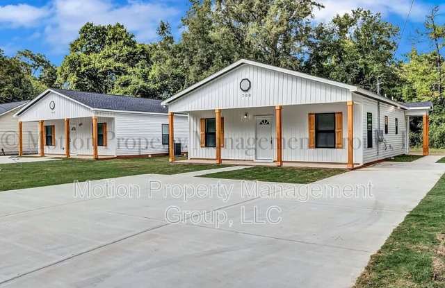 702 Carmen Ave
