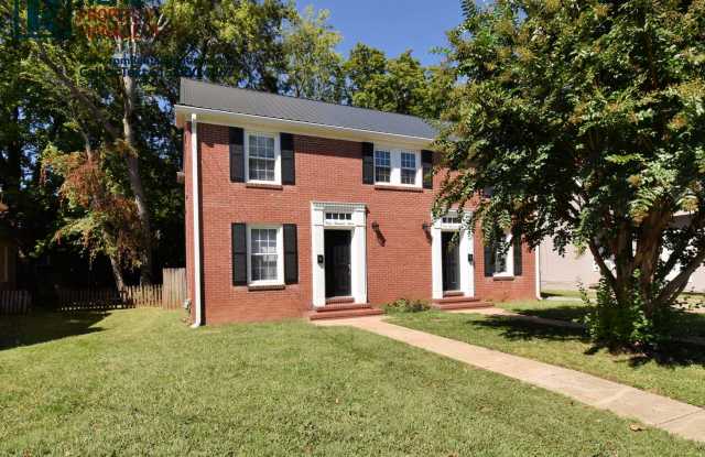 Great 2 bedroom, water included! Walk to downtown M'boro!