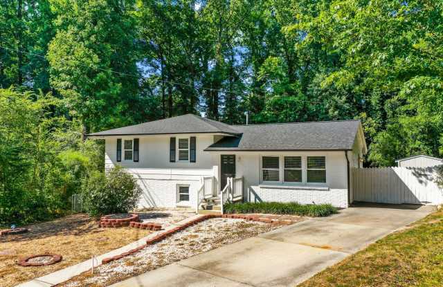Gorgeous 3 Bedroom, 2 Bath Split-level home in Brentwood - High-end Renovation, Pet Friendly!