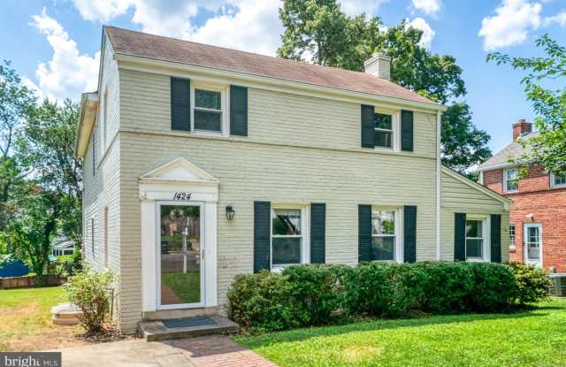 1424 N LONGFELLOW STREET N