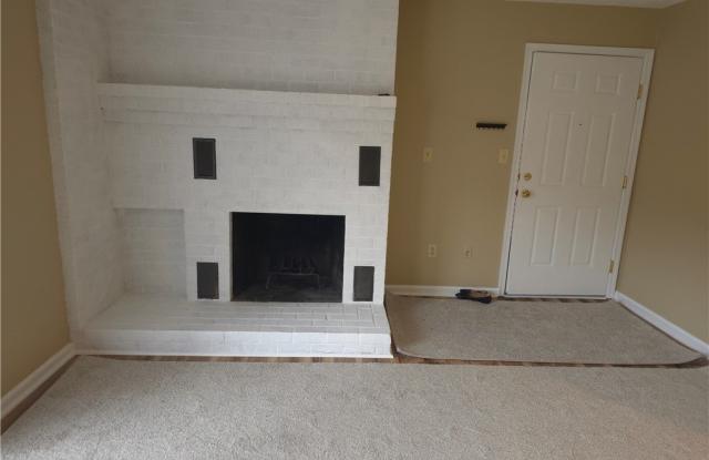 4003 Governors Square unit: 8