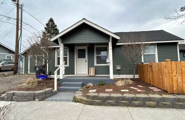 2 Bedroom / 1 Bathroom Cottage Located in Downtown Old Mill in Bend photos photos