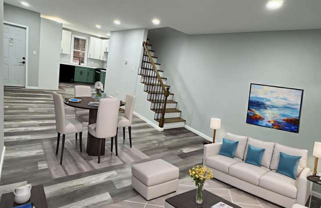 Photo of 2755 North Dover Street