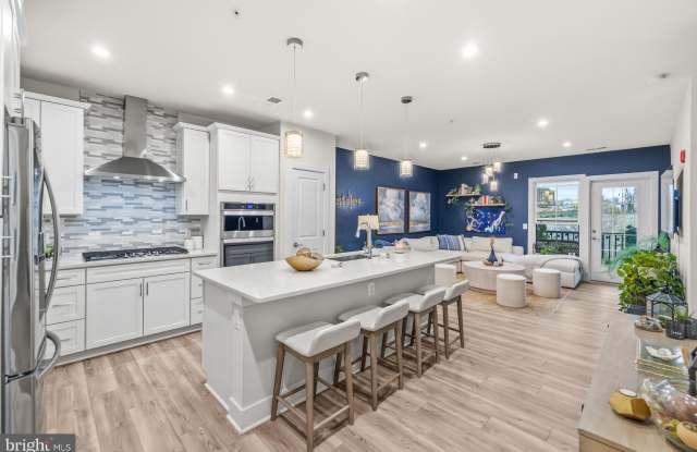 102 SAINT IVES Place unit: 404