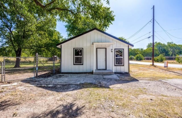 1602 N Brazos Avenue - 1602 North Brazos Street, Cleburne, TX 76031