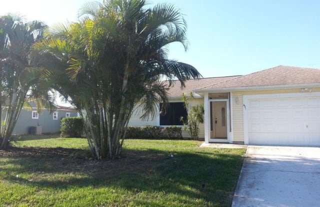 421 SE Evans Avenue - 421 Southeast Evans Avenue, Port St. Lucie, FL 34984