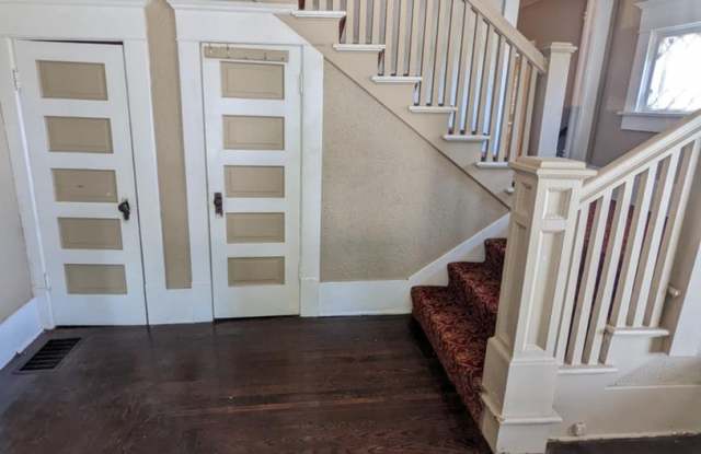 Charming 4-Bedroom Home Near Downtown  Kellogg