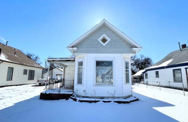 Photo of 3 Bed, 2 Bath Bungalow