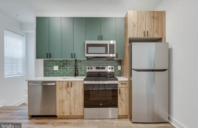 2502 N LAWRENCE STREET