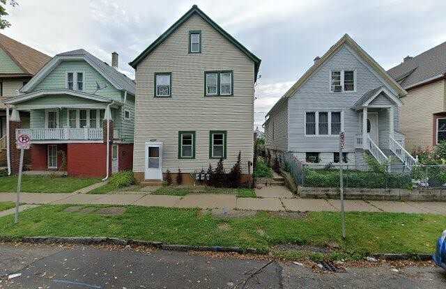 1936 S 7th St
