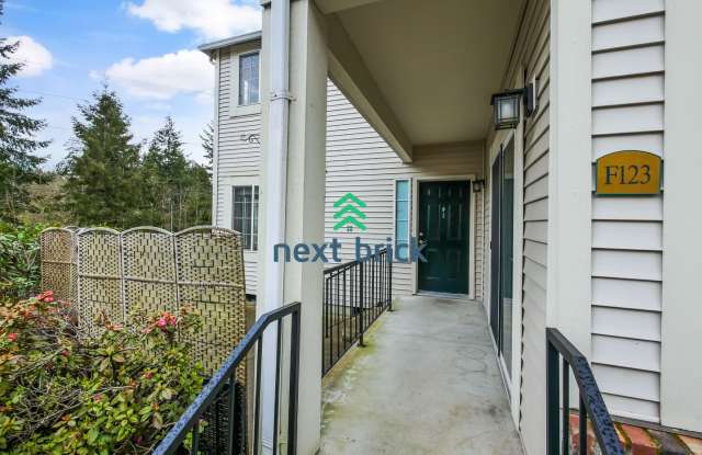 2 Beds and 2.5 Baths Stunning Townhome is Available for Rent!