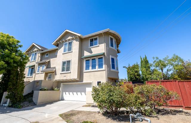 7335 Rainbow Drive