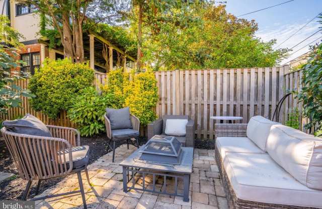 3817 NW CATHEDRAL AVE NW #GARDEN APARTMENT