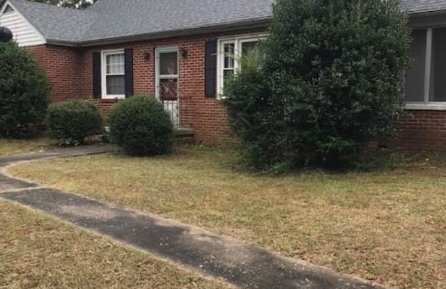 311 FIFTH St - 311 5th Street, Blackstone, VA 23824