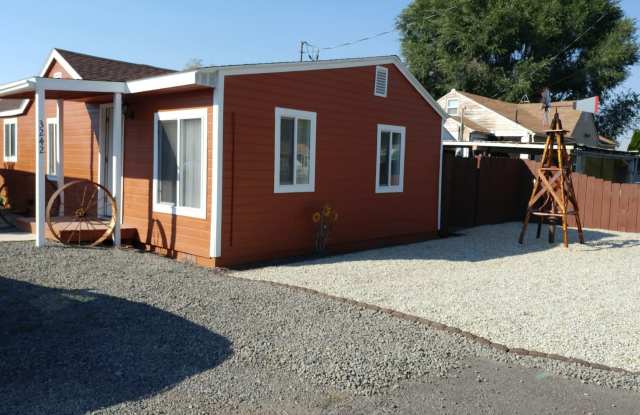 Photo of No Pets please! Cute and cozy home with a country feel!