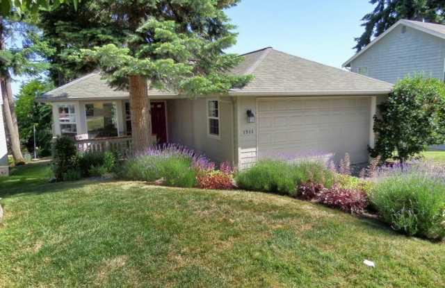 1911 Ponderosa Ct