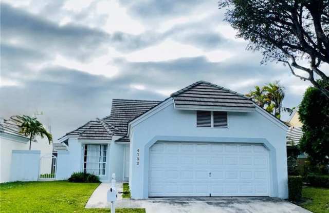 Photo of 4732 Northwest 98 Place