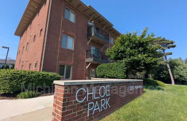 Photo of 2721 E Maple Rd