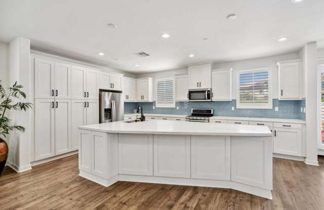 4203 Calle Del Vista