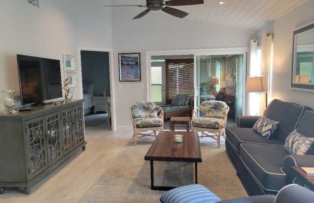 14873 Crescent Cove Drive