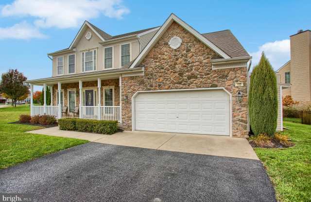 100 EVERGREEN CIRCLE - 100 Evergreen Cir, York County, PA 17019