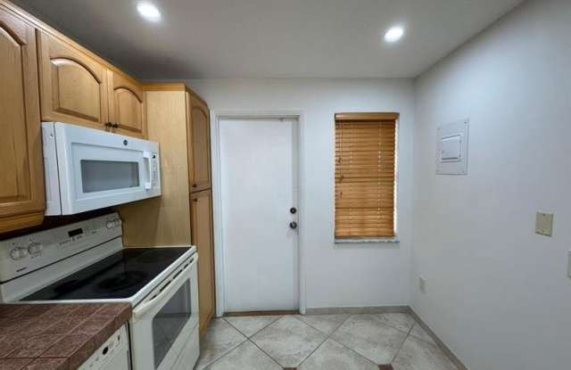 3200 N Palm Aire Dr 705