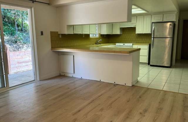 Photo of 3 Bedroom, 2 bath home with indoor laundry room and 2 car garage