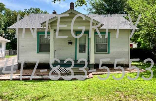2326 N Franklin Ave