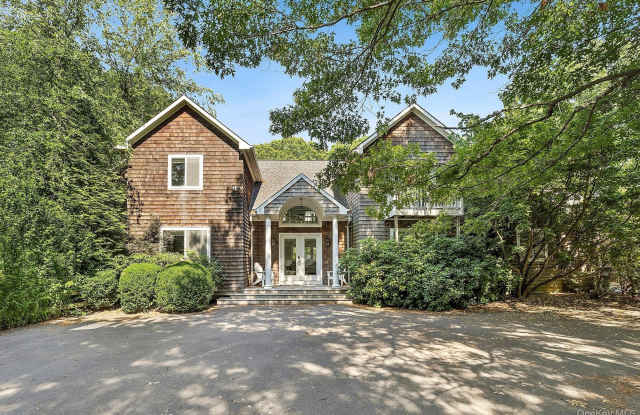 9 Rosebud Lane