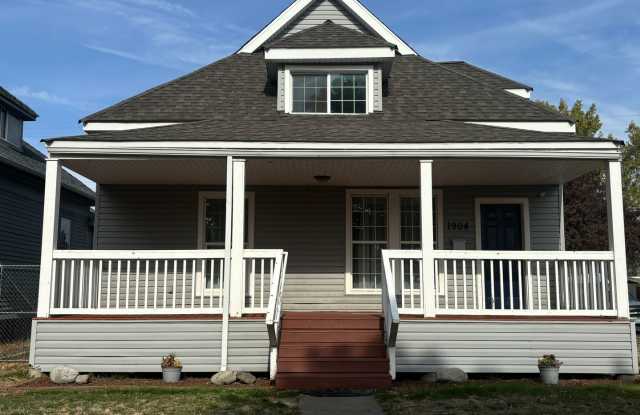 Charming 5-bed 2-bath Home Near Kendall Yards