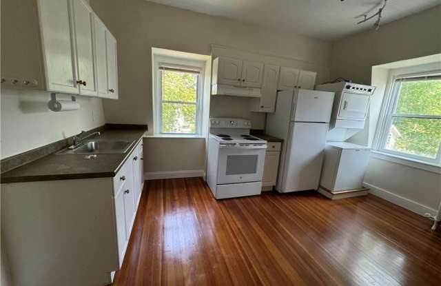 Photo of 26 Ayrault Street unit: 3