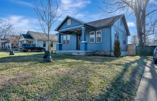 Charming Bungalow with 1 Bedroom Plus Office, Fenced Yard and Pet Friendly in East Nashville