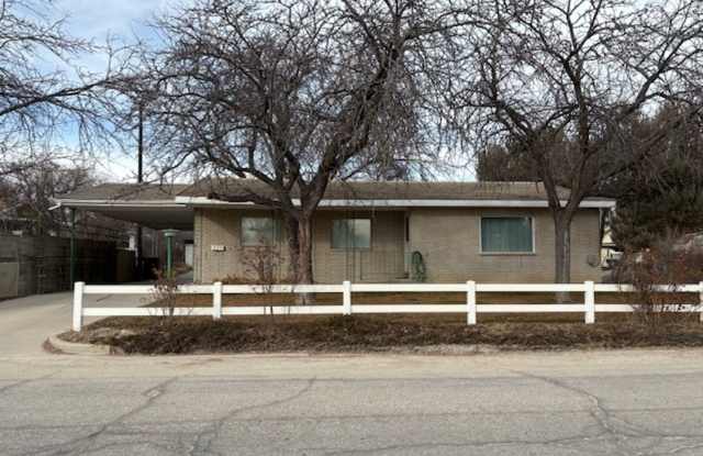 Single-family Home with 2 bedrooms and an office.