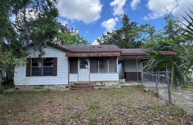 Vintage 2 Bedroom home near downtown Lake City