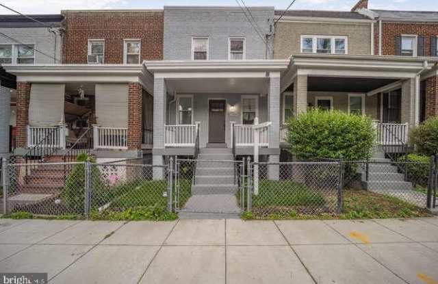 Photo of 1632 RIDGE Place SE