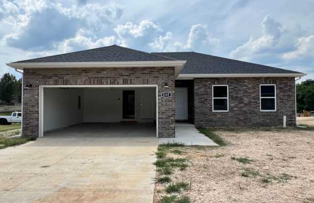4 bedroom 2 bath Bolivar MO