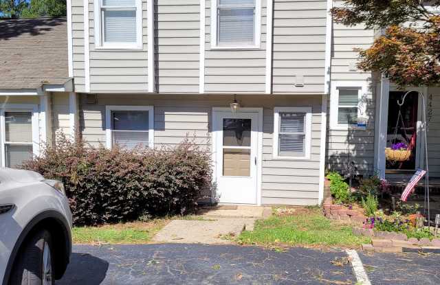 4425 Roller Ct
