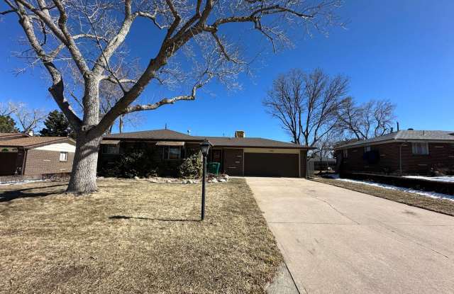 4 bedroom 2 bathroom Sinlge Family House in Lakewood - 1622 South Cody Street, Lakewood, CO 80232