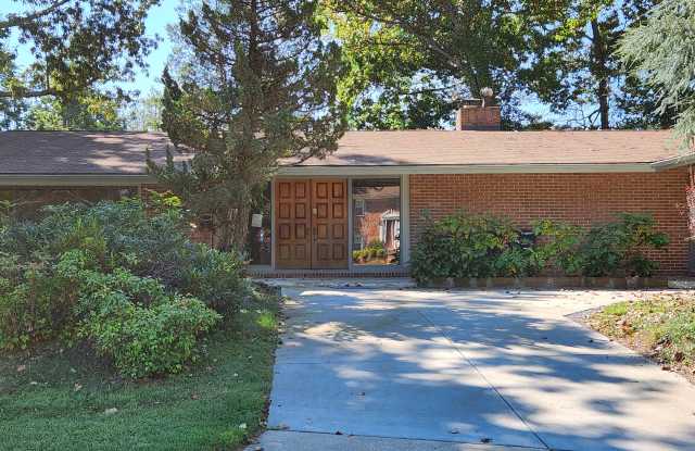 Photo of 13231 Lenfant Dr